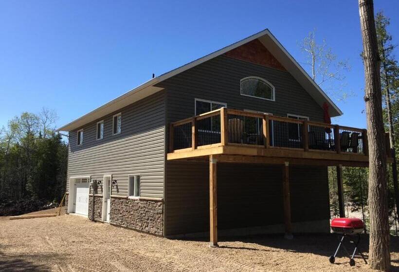 منزل غرفة نوم واحدة, Escarpment Heights Motel