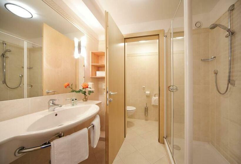 标准间带阳台, Family Hotel Gutenberg