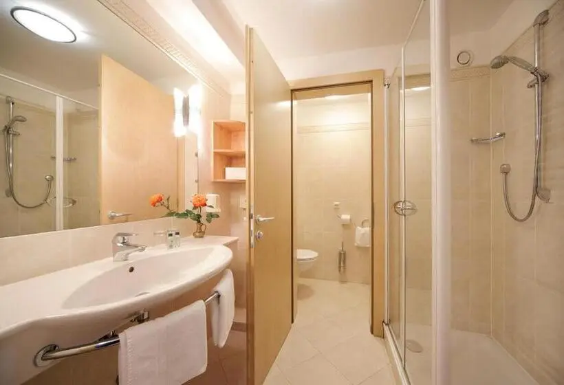 اتاق استاندارد سه نفره, Family Hotel Gutenberg