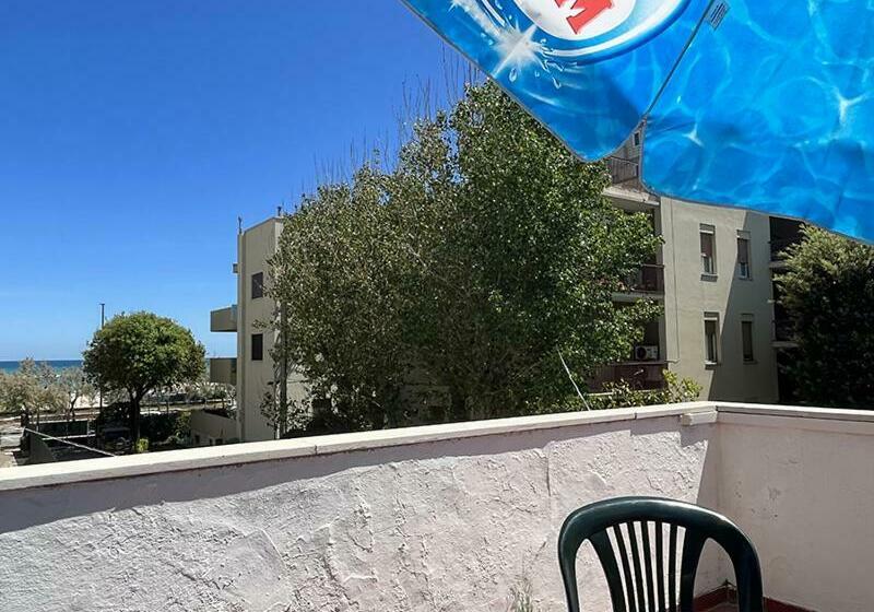 컴포트 트리플 룸, Caravan