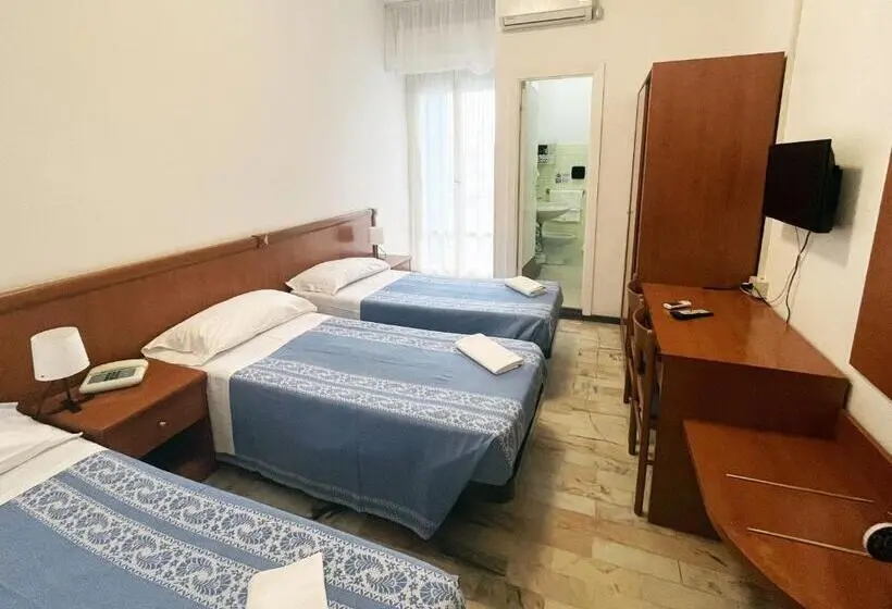 Standard Kolmen Hengen Huone, Caravan