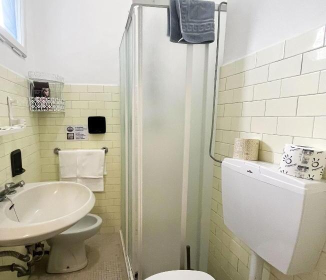 스탠다드 트리플 룸, Caravan