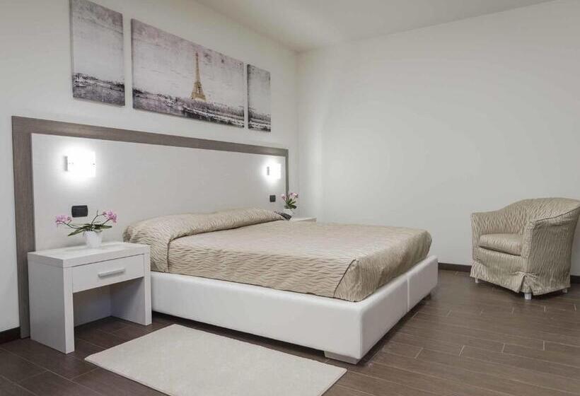 غرفة قياسية مزوَّدة بجاكوزي, Ferrari