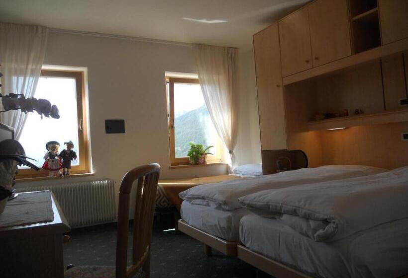 غرفة قياسية ثلاثية, Garni Excelsior