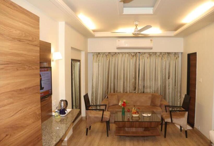 Люкс, Kyriad Hotel Indore By Othpl