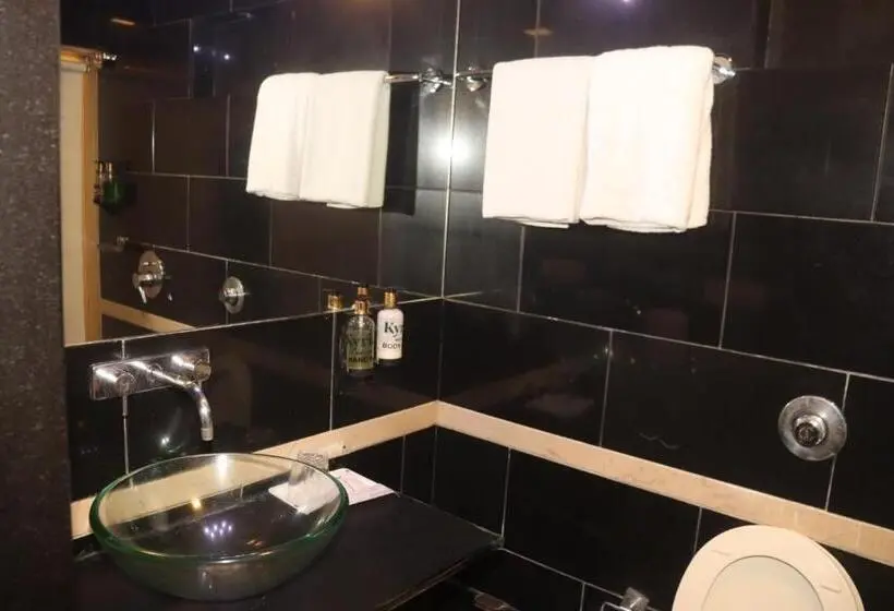スイート, Kyriad Hotel Indore By Othpl