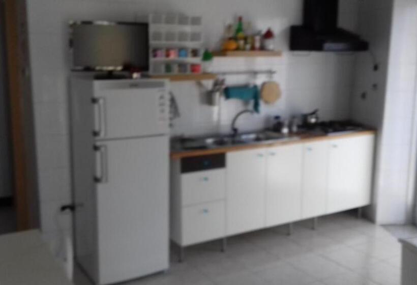 חדר סטנדרט לשלושה עם חדר אמבטיה משוף, B&b Business Vacanze