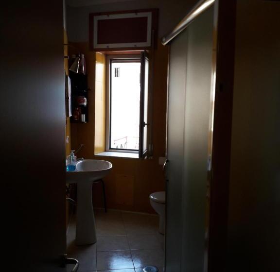 חדר סטנדרט לשלושה עם חדר אמבטיה משוף, B&b Business Vacanze