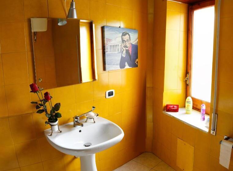 חדר סטנדרט לשלושה עם חדר אמבטיה משוף, B&b Business Vacanze