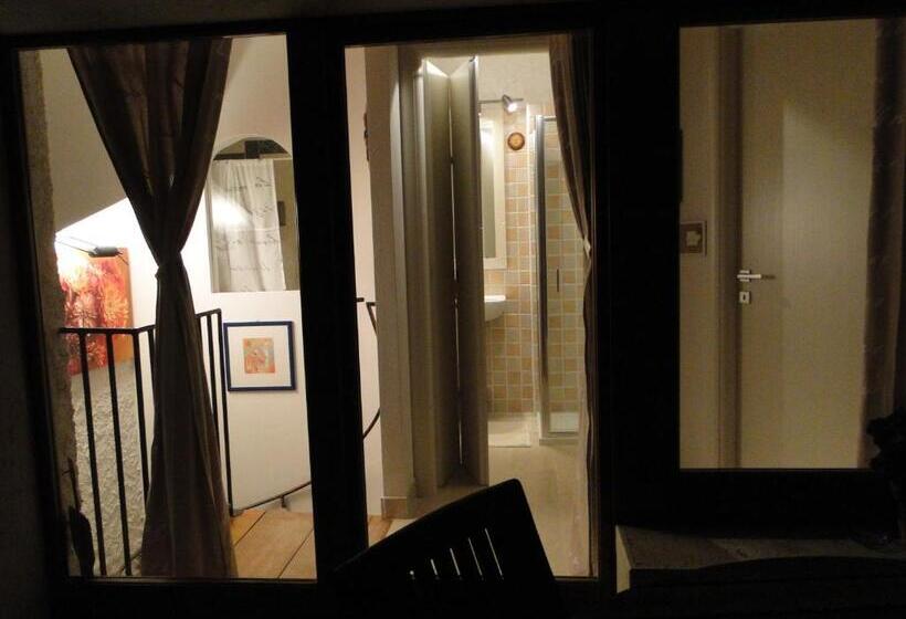 جناح مزود بتراس, Antica Corte Panego