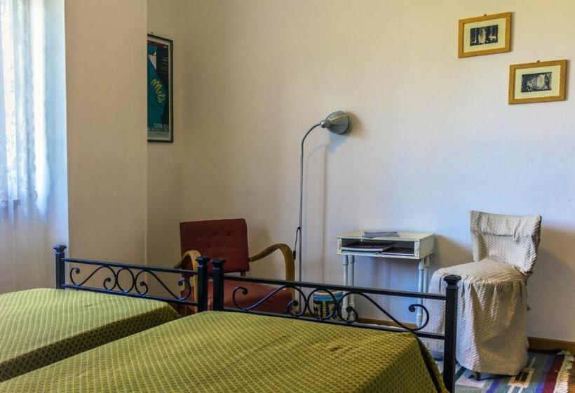 غرفة قياسية, Le Monachette