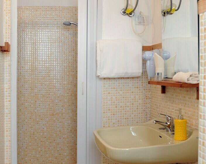 Standard Room, Matlis