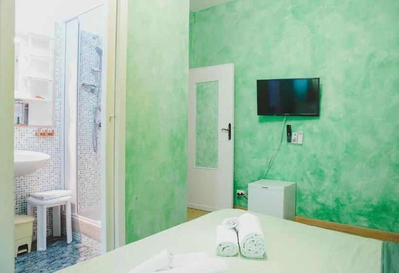 Standard Room, Matlis