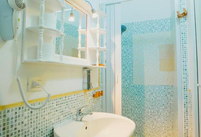 Basic Triple Occupancy Room, Matlis