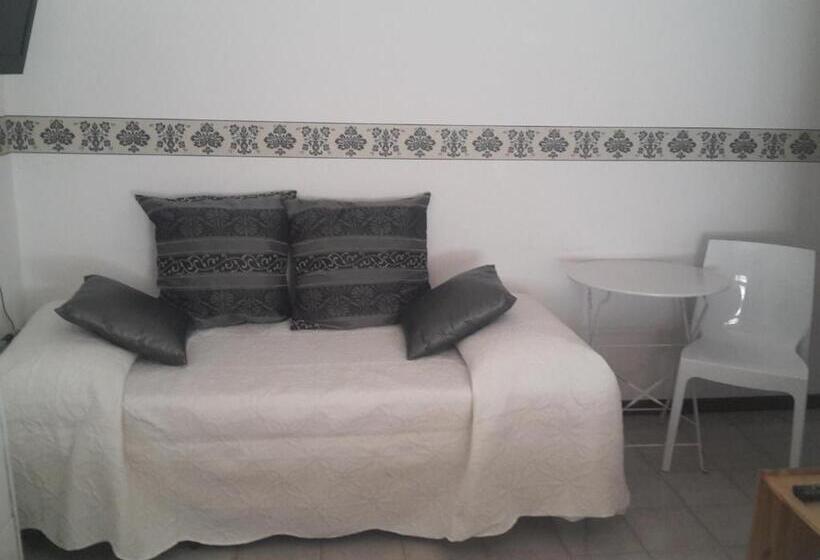 스탠다드 트리픔 룸 공동욕실, Su Planu