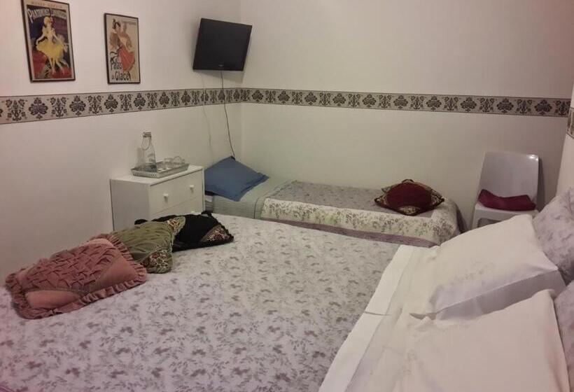 스탠다드 트리픔 룸 공동욕실, Su Planu