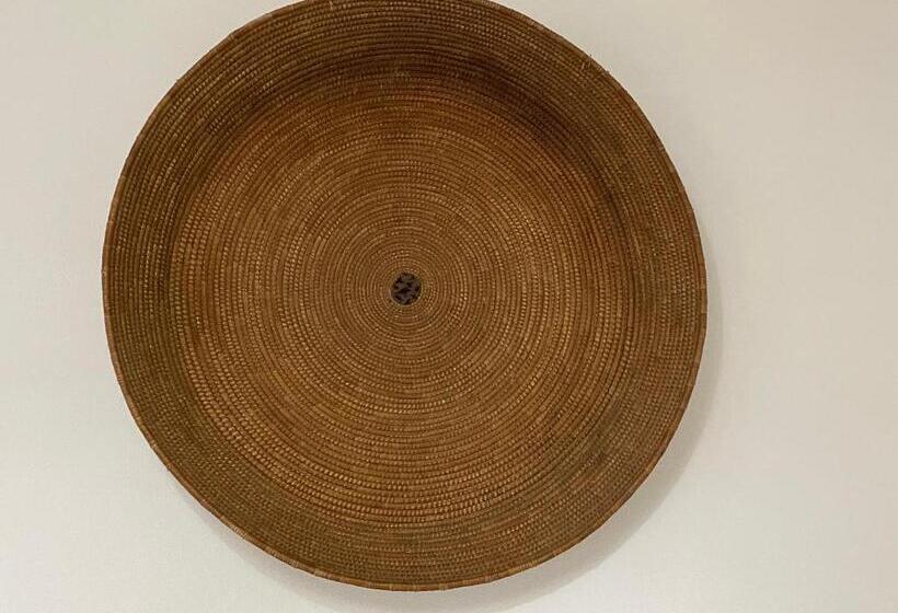 חדר סטנדרט לשלושה, Torremana