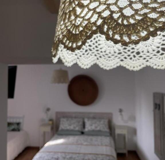 חדר סטנדרט לשלושה, Torremana