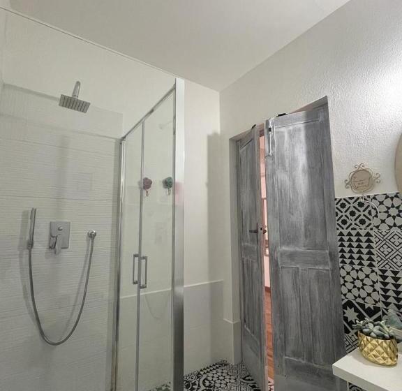 חדר סטנדרט לשלושה, Torremana