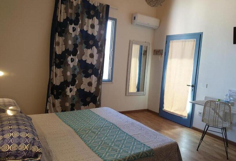 חדר סופריור לשלושה, Torremana