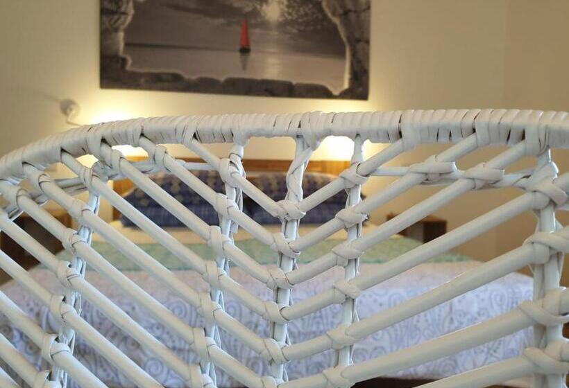 חדר סופריור לשלושה, Torremana