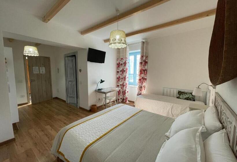 חדר סטנדרט לשלושה, Torremana