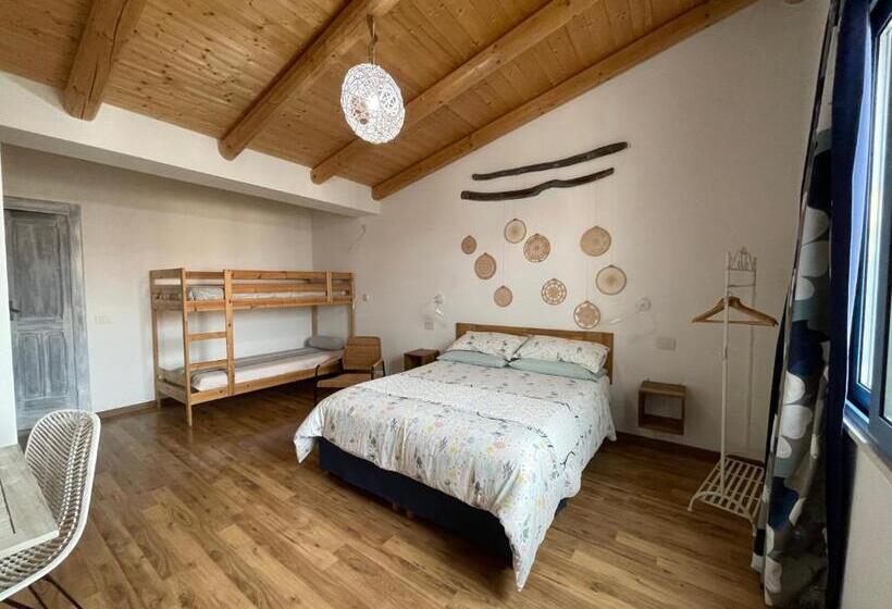 חדר סופריור לשלושה, Torremana