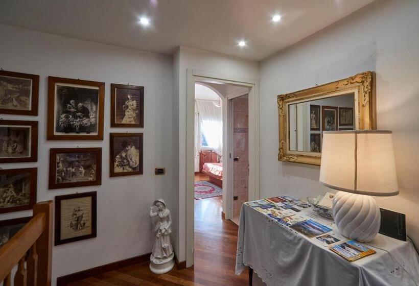 Номер Стандарт, Tosca House
