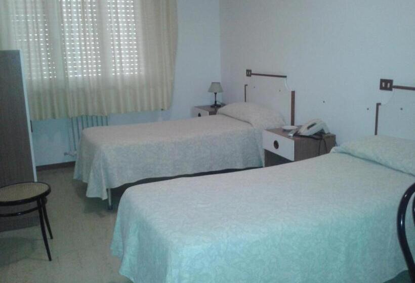 غرفة قياسية مطلّة علي البحر, Albergo Tenda Verde