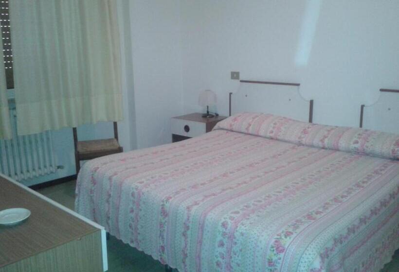 غرفة قياسية مطلّة علي البحر, Albergo Tenda Verde