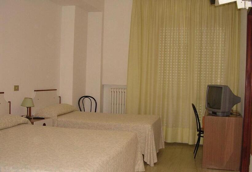 غرفة قياسية ثلاثية, Albergo Tenda Verde