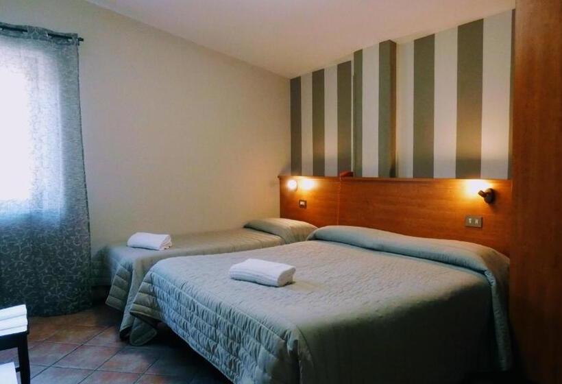 חדר סטנדרט לשלושה, Piscina La Suite