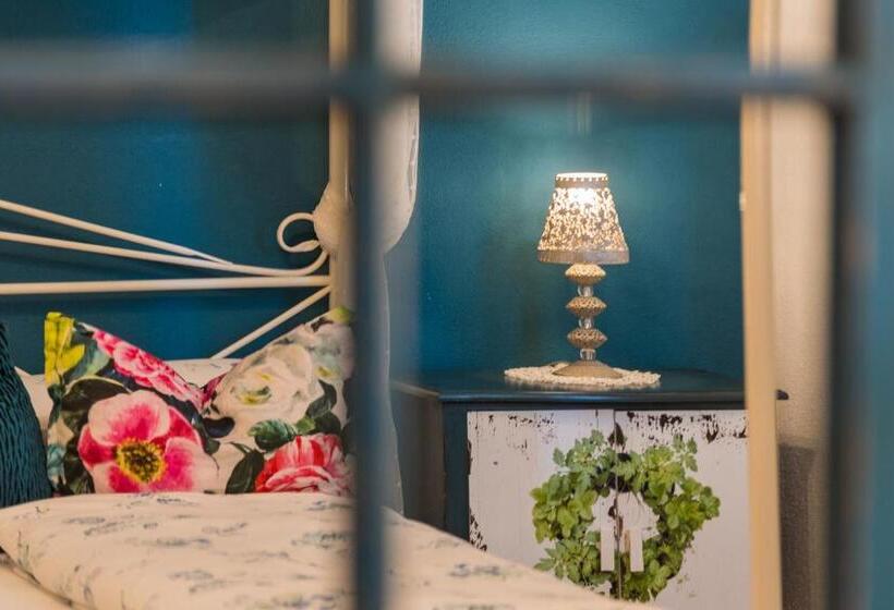 غرفة ديلوكس ثلاثية, Zenana Boutique