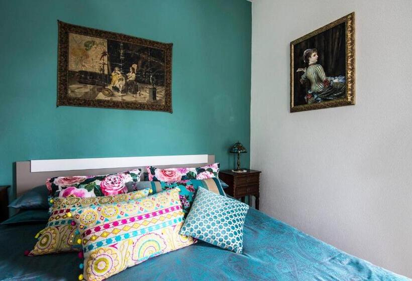 غرفة قياسية ثلاثية مزودة بتراس, Zenana Boutique