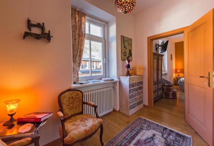 غرفة قياسية, Zenana Boutique