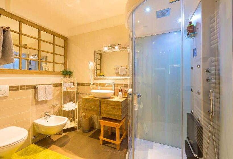 شقة غرفة واحدة, Zenana Boutique