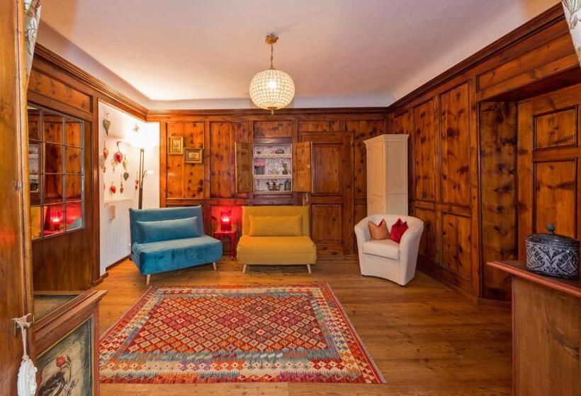 شقة غرفة واحدة ذات إطلالة, Zenana Boutique