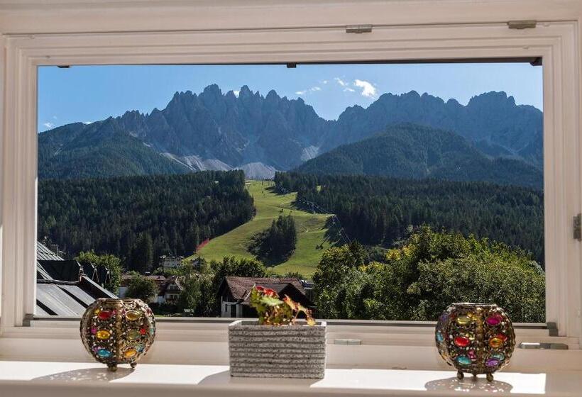 شقة غرفة واحدة, Zenana Boutique