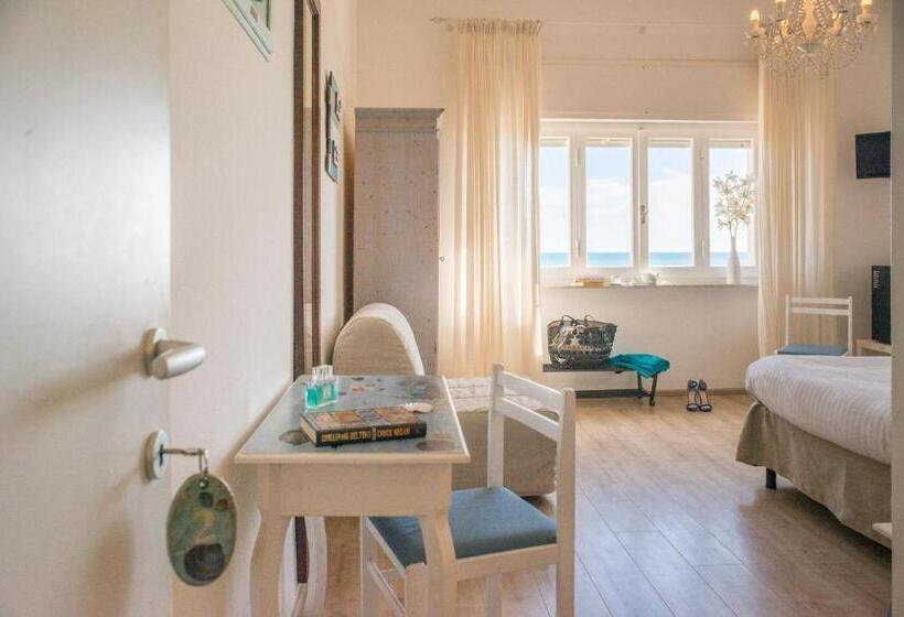 اتاق لوکس با چشم‌انداز دریا, B&b Livia