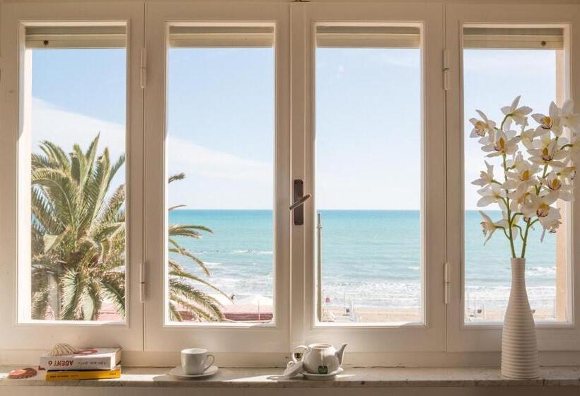 اتاق لوکس با چشم‌انداز دریا, B&b Livia