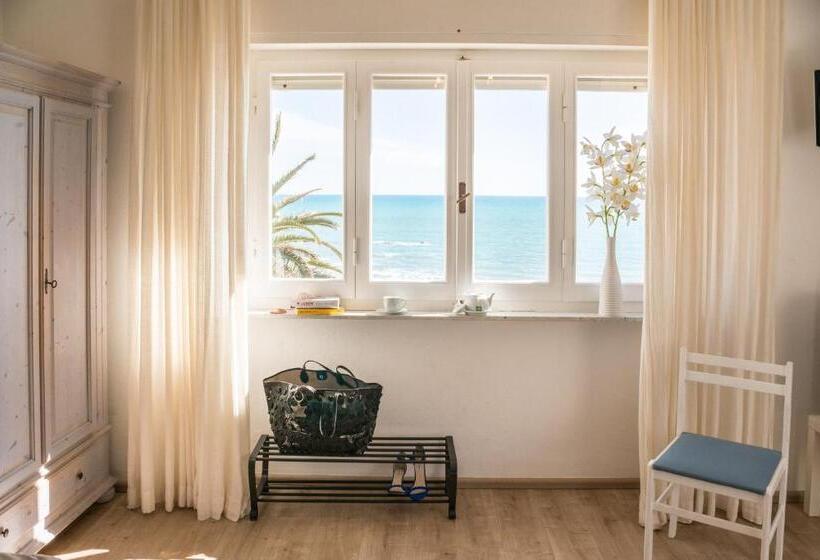 اتاق لوکس با چشم‌انداز دریا, B&b Livia