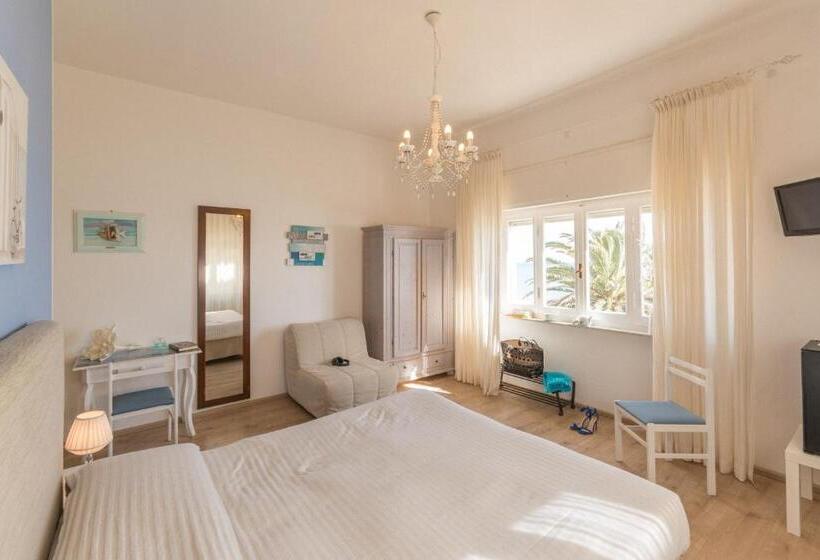 اتاق لوکس با چشم‌انداز دریا, B&b Livia