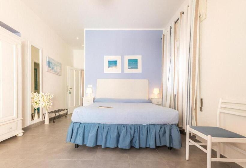 اتاق استاندارد با بالکن و چشم‌انداز دریا, B&b Livia