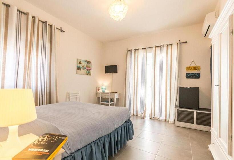 اتاق استاندارد با بالکن و چشم‌انداز دریا, B&b Livia