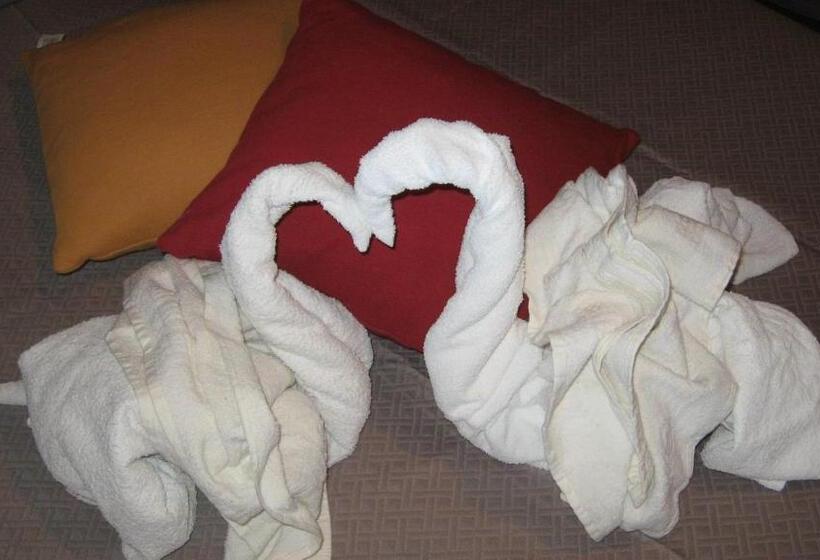 חדר סטנדרט לשלושה עם טרסה, Affittcamere Jannas