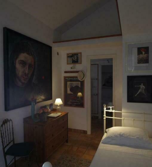 套房, La Locandina