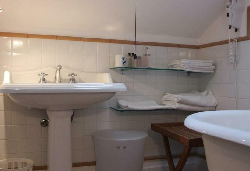 套房, La Locandina