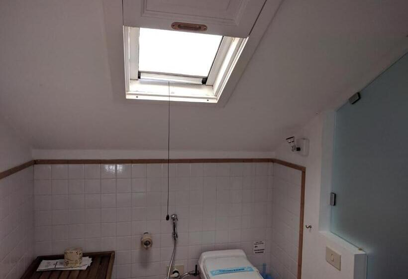 标准间, La Locandina