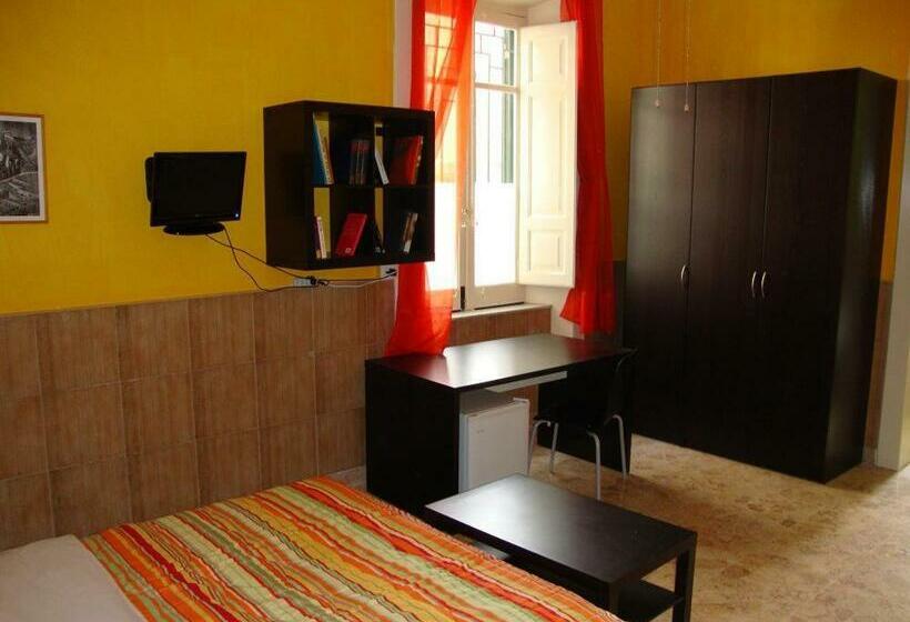 اتاق استاندارد, La Maison Des Livres