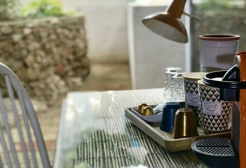 스탠다드 룸, La Singulière